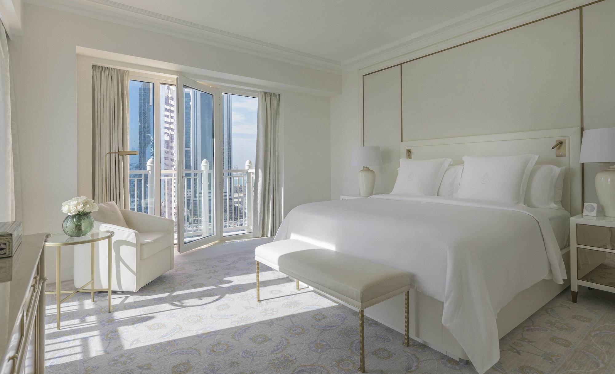 Four Seasons Hotel Doha Exterior foto A bedroom at The Ivy Hotel