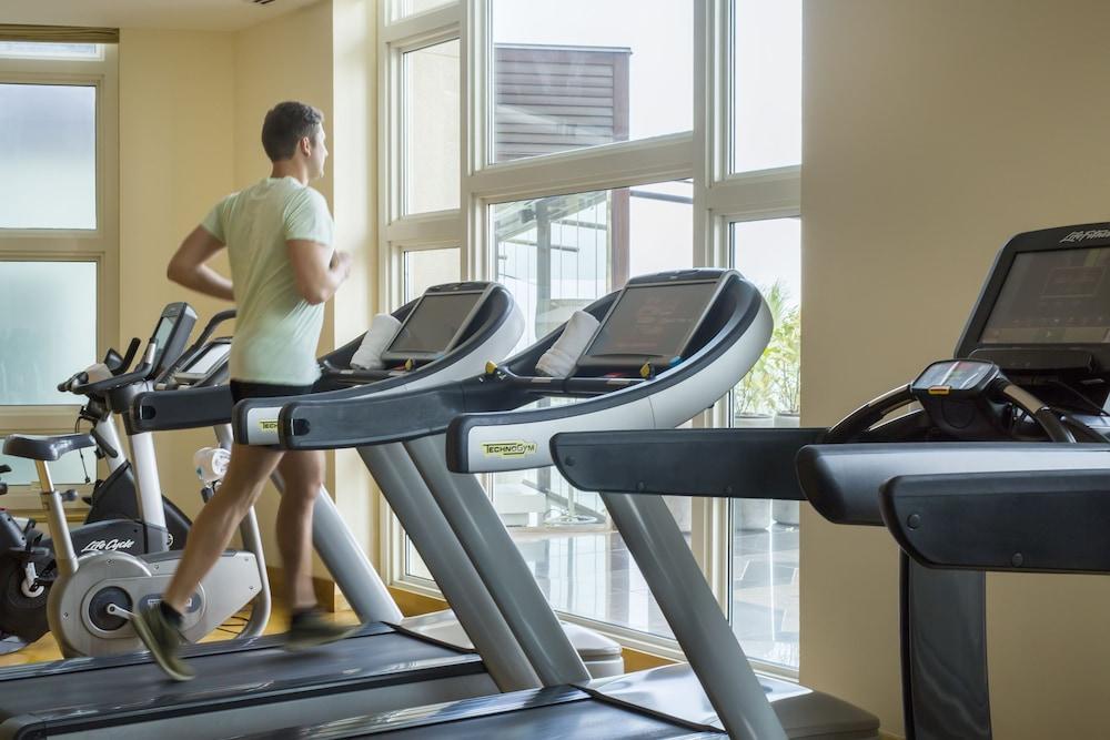 Four Seasons Hotel Doha Exterior foto A treadmill