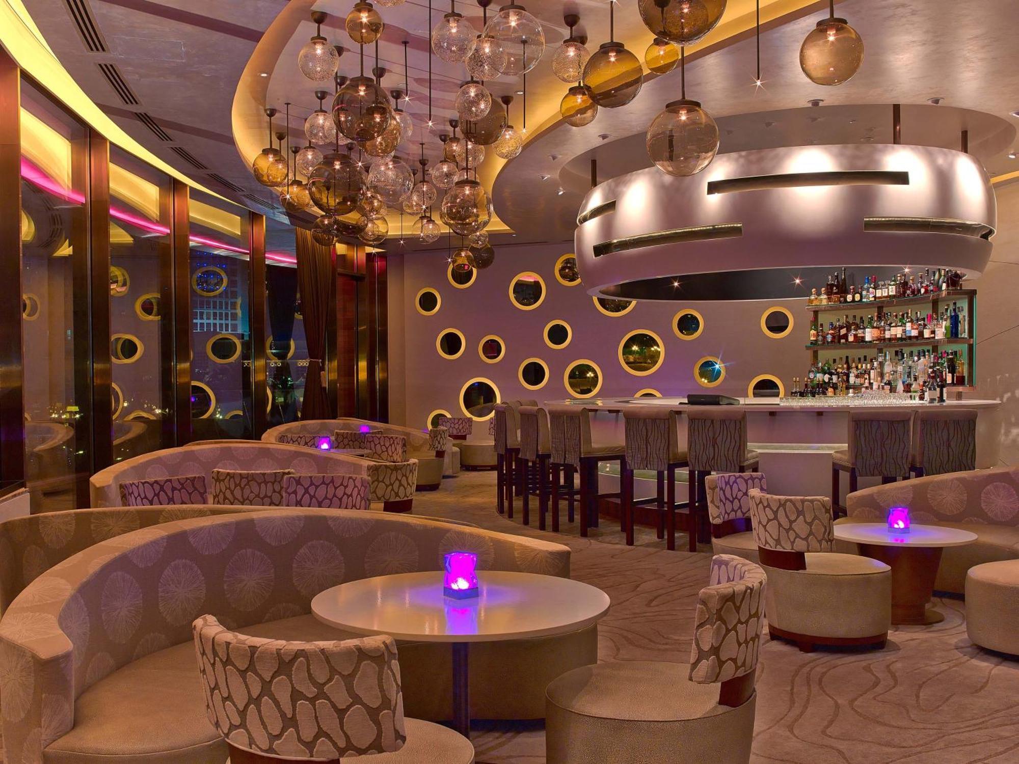 Four Seasons Hotel Doha Exterior foto The bar at the Wynn