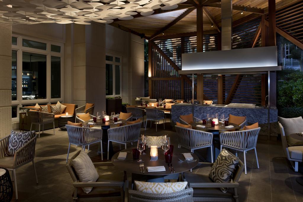 Four Seasons Hotel Doha Exterior foto The interior of the restaurant