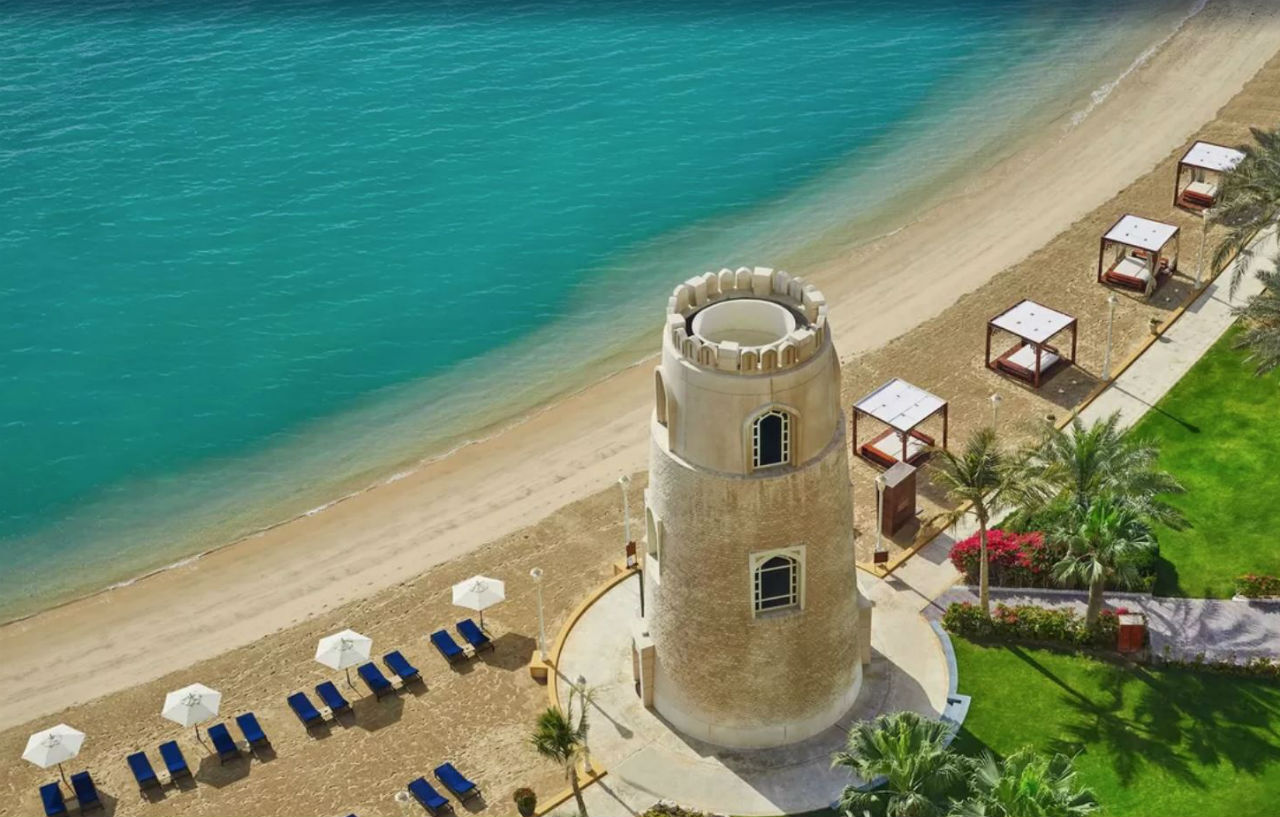 Four Seasons Hotel Doha Exterior foto The beach at the Jumeirah Beach Hotel